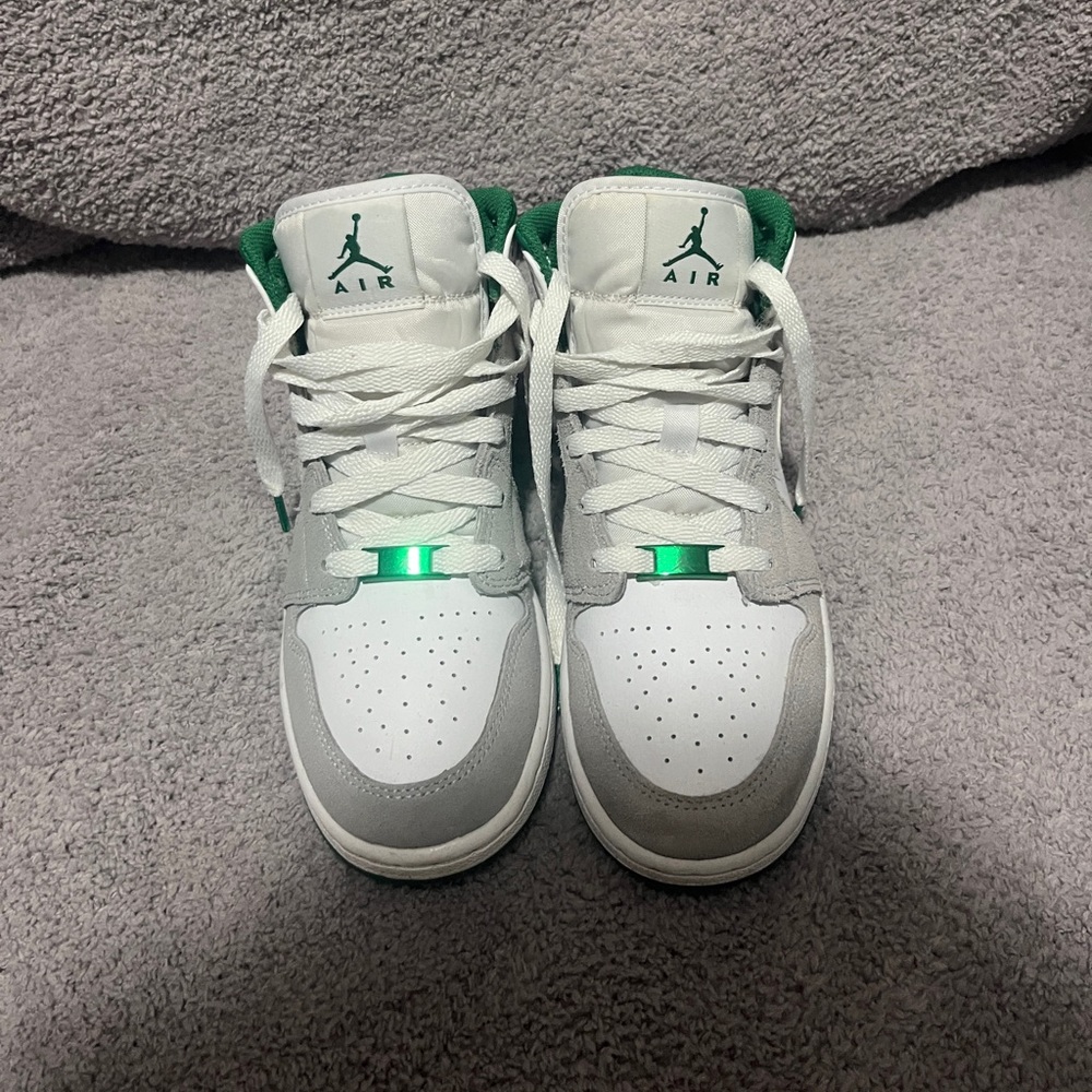 Jordan 1 Mid SE—White Pine Green Smoke Grey (GS)